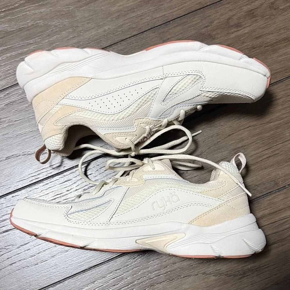 Women’s Ryka Skyrise Water Repellent Athletic Sneakers size 9